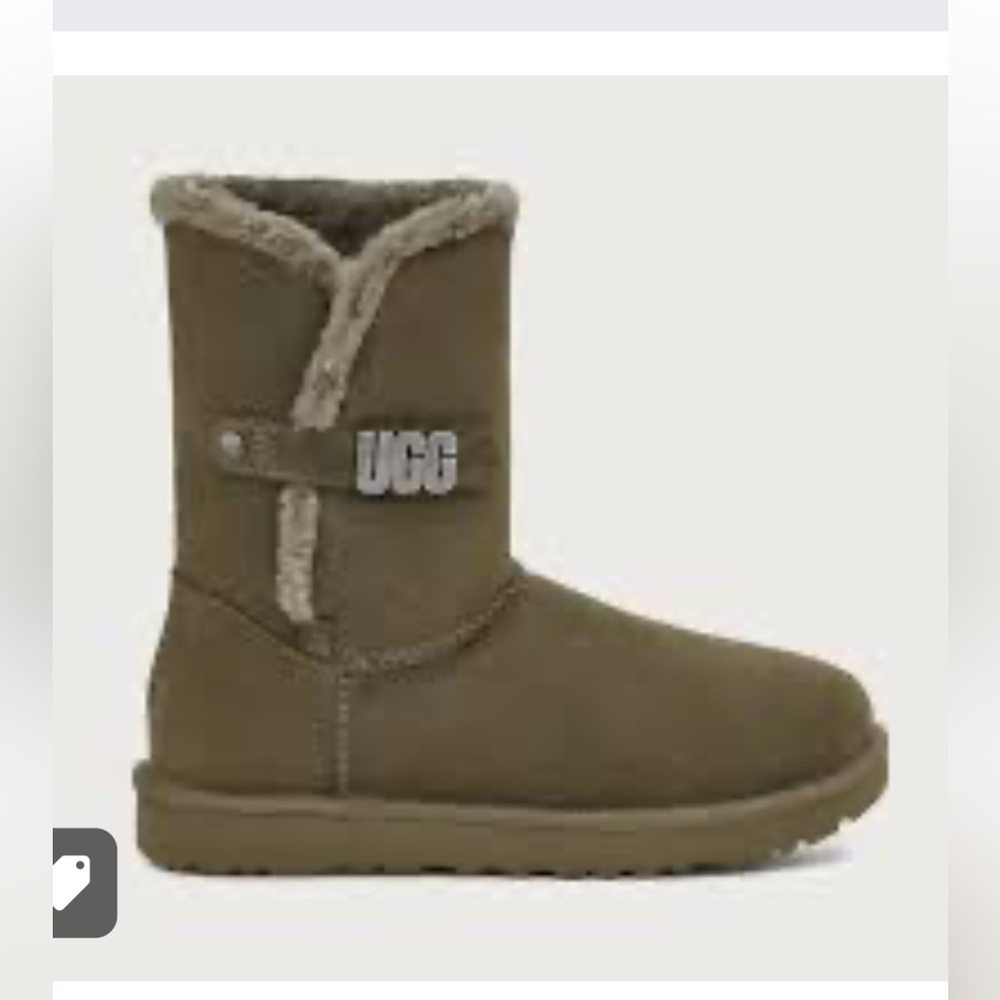 Bailey Ugg meta graphic size 8. 
Green